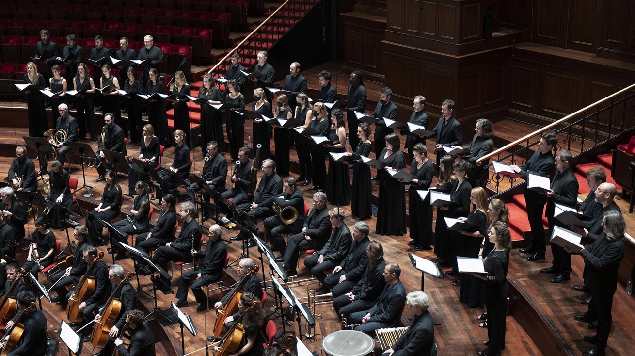 https://www.mc2grenoble.fr/wp-content/uploads/2022/06/PHOTO_EnsemblePygmalion_Requiem_Allemand_Amsterdam©FredMortagne-_003_spectacle.jpg