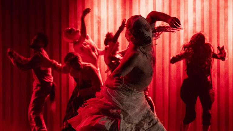 Échauffement du spectateur autour de Specky Clark de Oona Doherty