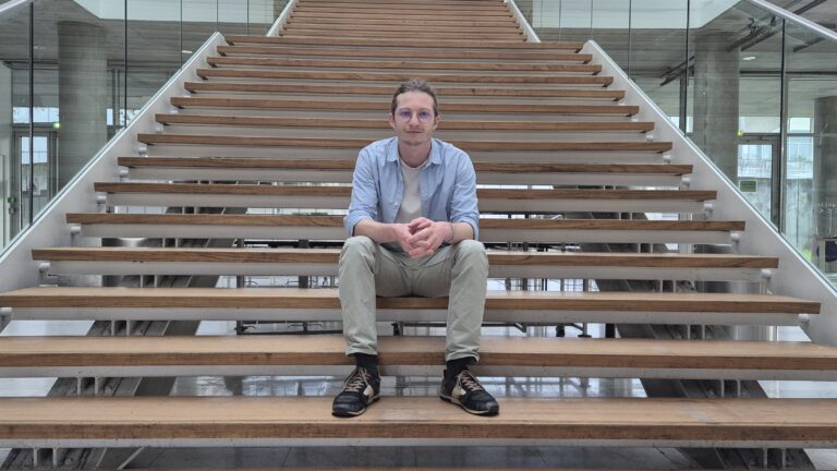 Antoine, Chargé de communication digitale : « C’est moi qui envoie la newsletter chaque mois »