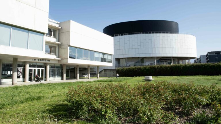 Fin du mouvement social à la MC2